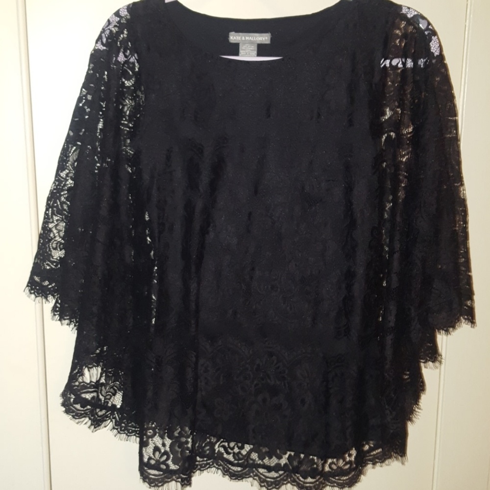 Kate & Mallory lace draped shell
